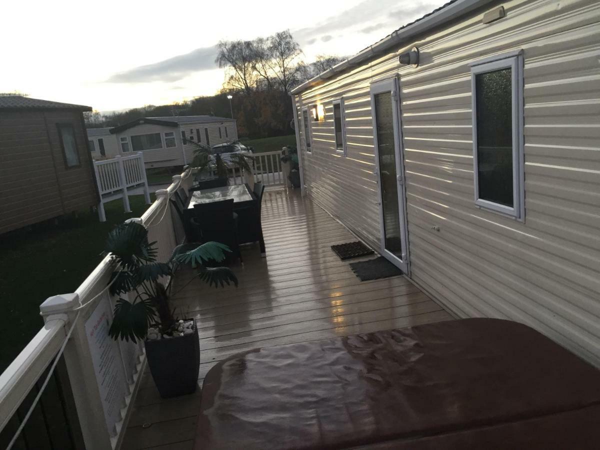3 Bedroom 8 Berth Standard Basic Caravans With Hot Tub,Mountain Bikes Tattershall Exterior foto